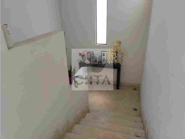 EXCLUSIVA RESIDENCIA EN PRADO LARGO, CON BUENOS ACABADOS
