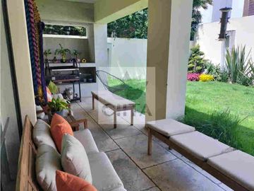 EXCLUSIVA RESIDENCIA EN PRADO LARGO, CON BUENOS ACABADOS