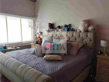 EXCLUSIVA RESIDENCIA EN PRADO LARGO, CON BUENOS ACABADOS