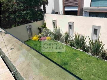 EXCLUSIVA RESIDENCIA EN PRADO LARGO, CON BUENOS ACABADOS