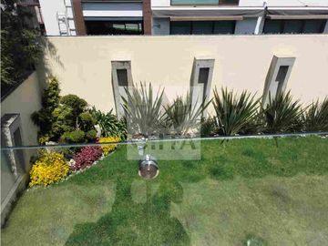 EXCLUSIVA RESIDENCIA EN PRADO LARGO, CON BUENOS ACABADOS