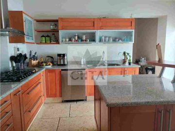 EXCLUSIVA RESIDENCIA EN PRADO LARGO, CON BUENOS ACABADOS