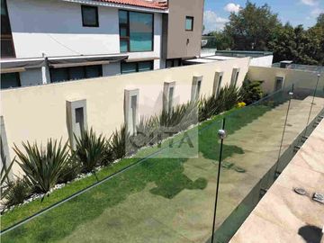 EXCLUSIVA RESIDENCIA EN PRADO LARGO, CON BUENOS ACABADOS
