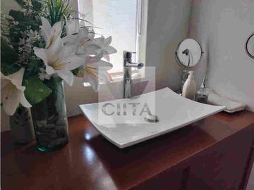 EXCLUSIVA RESIDENCIA EN PRADO LARGO, CON BUENOS ACABADOS