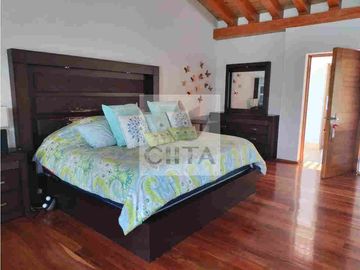 EXCLUSIVA RESIDENCIA EN PRADO LARGO, CON BUENOS ACABADOS