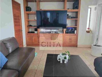 EXCLUSIVA RESIDENCIA EN PRADO LARGO, CON BUENOS ACABADOS