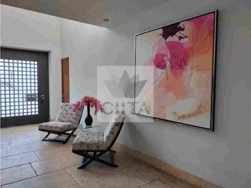 EXCLUSIVA RESIDENCIA EN PRADO LARGO, CON BUENOS ACABADOS