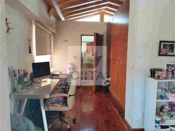 EXCLUSIVA RESIDENCIA EN PRADO LARGO, CON BUENOS ACABADOS
