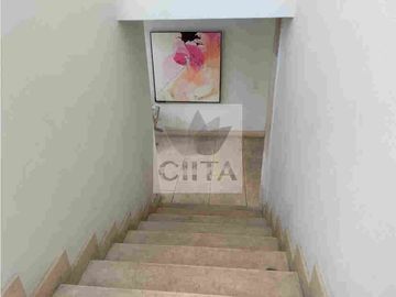 EXCLUSIVA RESIDENCIA EN PRADO LARGO, CON BUENOS ACABADOS