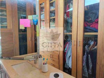 EXCLUSIVA RESIDENCIA EN PRADO LARGO, CON BUENOS ACABADOS