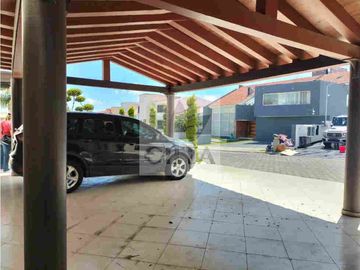 EXCLUSIVA RESIDENCIA EN PRADO LARGO, CON BUENOS ACABADOS