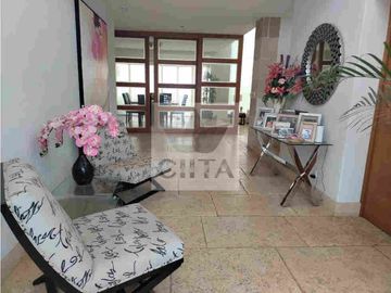 EXCLUSIVA RESIDENCIA EN PRADO LARGO, CON BUENOS ACABADOS
