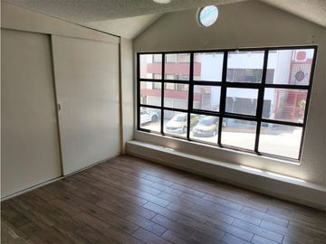 ACOGEDORA CASA CON VIGILANCIA Y HERMOSAS VISTAS