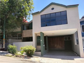 ACOGEDORA CASA CON VIGILANCIA Y HERMOSAS VISTAS