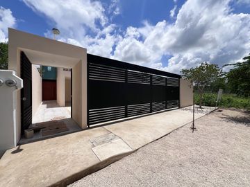 CASA EN VENTA MÉRIDA, CASA MINÚ, 611M2, 4 HABITS, DZITYÁ, ENTREGA INMEDIATA