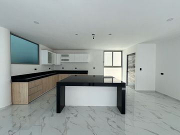CASA EN VENTA MÉRIDA, CASA MINÚ, 611M2, 4 HABITS, DZITYÁ, ENTREGA INMEDIATA