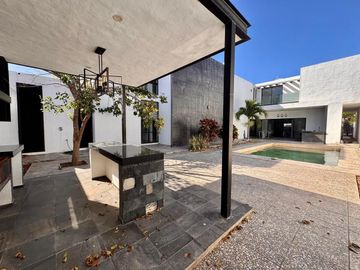 CASA VENTA MÉRIDA, 5 RECÁMARAS, ESQUINA, AMUEBLADA, 532M2, CASA BLACK DZITYÁ.