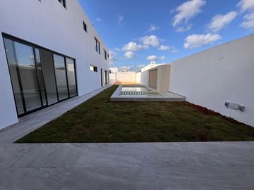 CASA VENTA MÉRIDA, MODELO TARO, ALBERCA, 4 HABITS, 696M2,CUMBRE III DZITYÁ