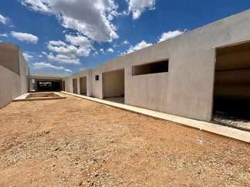 CASA EN VENTA UNA PLANTA, SERENITY CON 4 RECÁMARAS Y ALBERCA, MÉRIDA, DZITYÁ