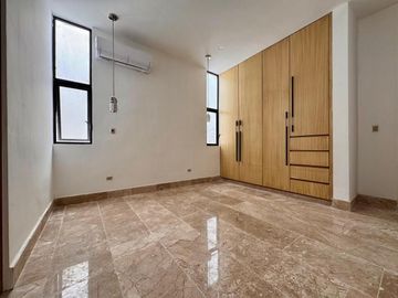 CASA VENTA MÉRIDA, 4 HABITACIONES, MODELO B PRIVADA ADANA, XCANATÚN. AMENIDADES.