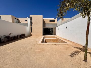 CASA VENTA MÉRIDA, 4 HABITACIONES, MODELO B PRIVADA ADANA, XCANATÚN. AMENIDADES.