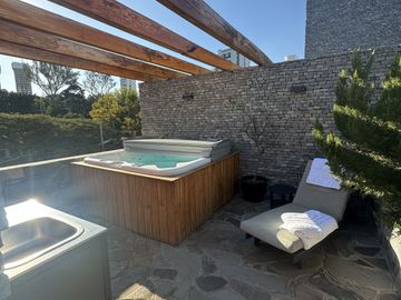CASA EN VENTA EN EL COUNTRY CLUB DE 3 NIVELES