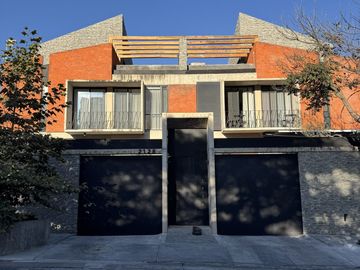 CASA EN VENTA EN EL COUNTRY CLUB DE 3 NIVELES