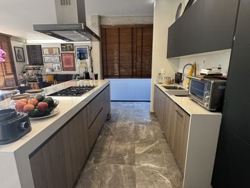 CASA EN VENTA EN EL COUNTRY CLUB DE 3 NIVELES