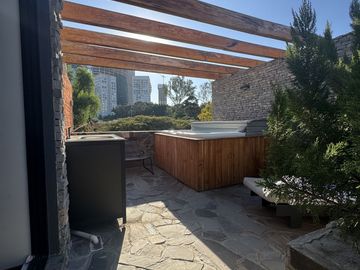 CASA EN VENTA EN EL COUNTRY CLUB DE 3 NIVELES