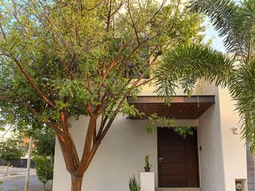 Hermosa casa en Real Santa Barbara