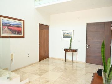 Hermosa casa en Real Santa Barbara