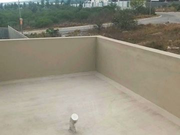 Casa 3 niveles Frente a parque Infantil Dominio Cumbres