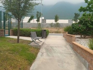 Casa 3 niveles Frente a parque Infantil Dominio Cumbres