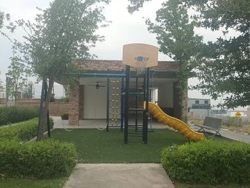Casa 3 niveles Frente a parque Infantil Dominio Cumbres