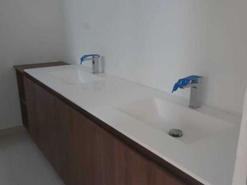 Casa 3 niveles Con Sótano en Dominio Cumbres