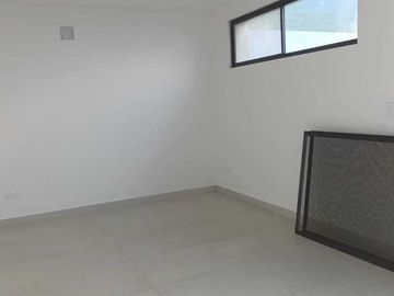 Casa 3 niveles Con Sótano en Dominio Cumbres