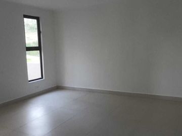 Casa 3 niveles Con Sótano en Dominio Cumbres