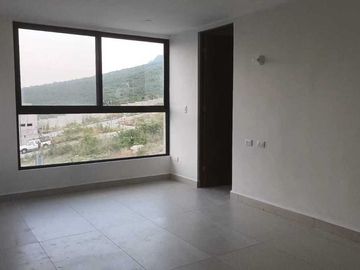 Casa 3 niveles Con Sótano en Dominio Cumbres