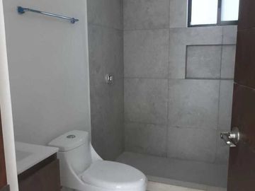 Casa 3 niveles Con Sótano en Dominio Cumbres