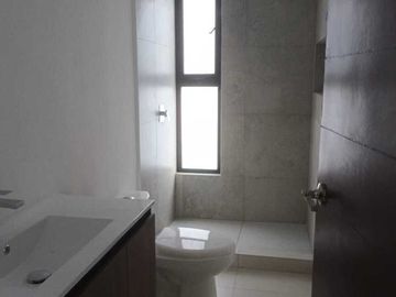 Casa 3 niveles Con Sótano en Dominio Cumbres