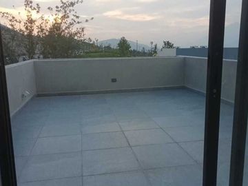 Casa 3 niveles Con Sótano en Dominio Cumbres
