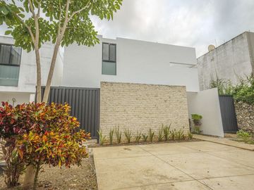 CASA EN VENTA CONKAL