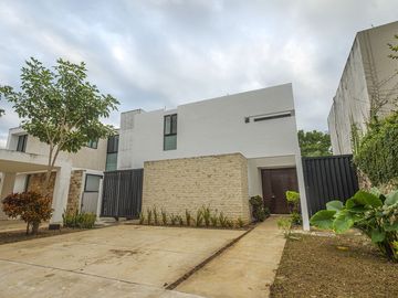 CASA EN VENTA CONKAL
