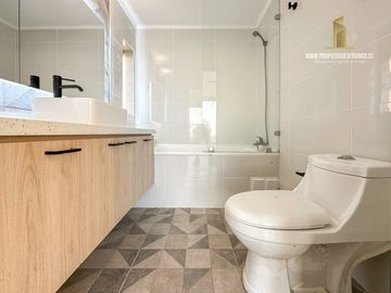 VIÑA VENTA DEPARTAMENTO REMODELADO 4D 3B 5TO SECTOR REÑACA
