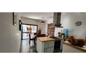 CASA 3 AMBIENTES con cochera CENTRO DE ITUZAINGO lado Norte