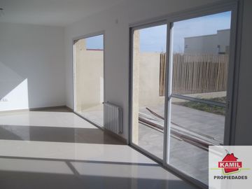 Dúplex en venta de 3 dormitorios c/ cochera en Palos Verdes