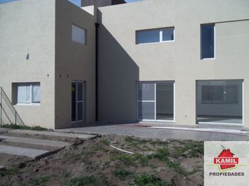 Dúplex en venta de 3 dormitorios c/ cochera en Palos Verdes