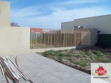 Dúplex en venta de 3 dormitorios c/ cochera en Palos Verdes
