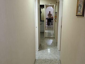 Casa en venta de 5 dormitorios c/ cochera en Lomas del Mirador APTO CREDITO