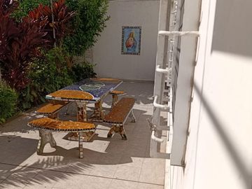 Casa en venta de 5 dormitorios c/ cochera en Lomas del Mirador APTO CREDITO